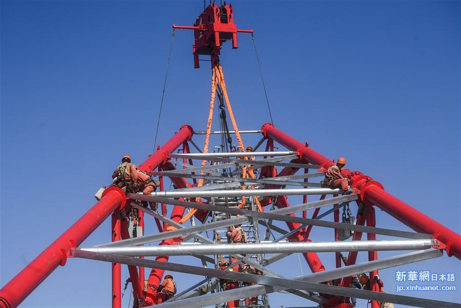 （经济）（1）浙江舟山金塘岛380米输电铁塔完成立塔施工