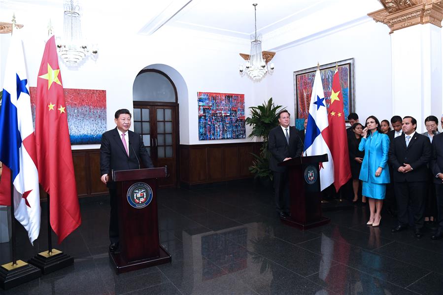 （时政）习近平和巴拿马总统巴雷拉共同会见出席中国－巴拿马经贸合作论坛的双方企业家代表