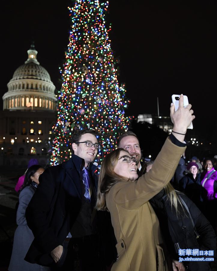 （新华视界）（1） 华盛顿点亮国会圣诞树