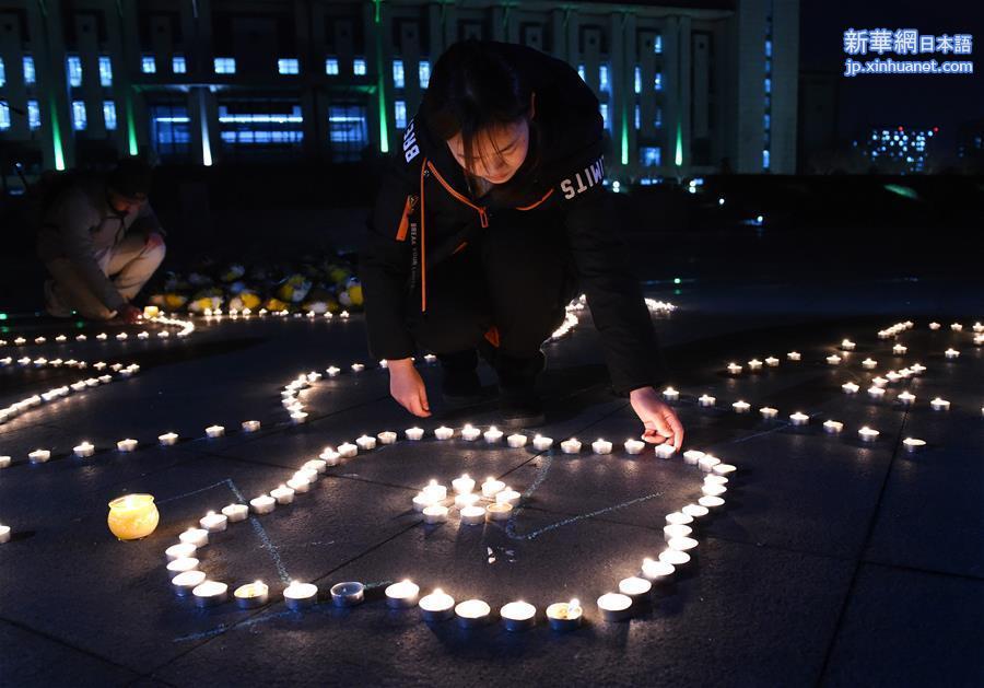 （社会）（2）南京：大学校园烛光寄哀思