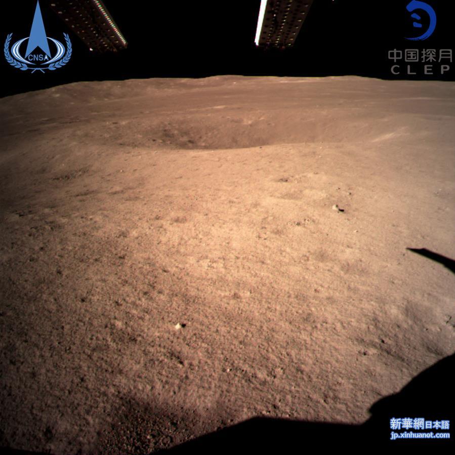 嫦娥四号探测器传回世界首张近距离拍摄的月背影像图像