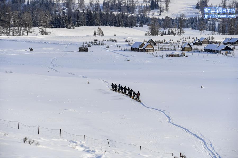 （体育）（2）全民健身——新疆9位牧民开启300公里古老毛皮滑雪之旅