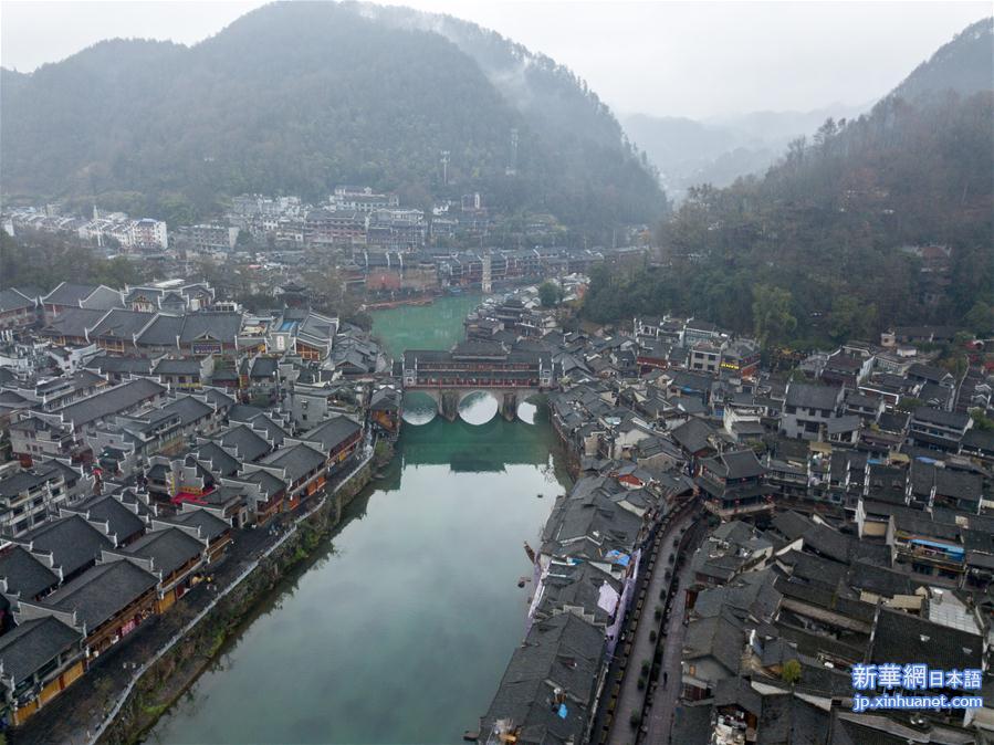 （新华视界）（4）凤凰古城烟雨中