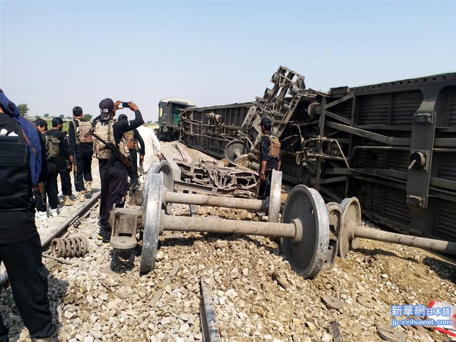 （国际）（2）巴基斯坦一火车遇袭致3死6伤