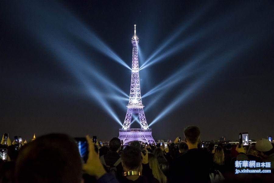 （国际）（1）巴黎埃菲尔铁塔举行声光秀 庆祝130岁生日