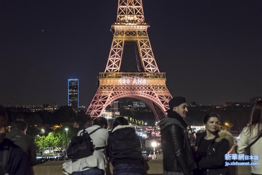 （国际）（3）巴黎埃菲尔铁塔举行声光秀 庆祝130岁生日