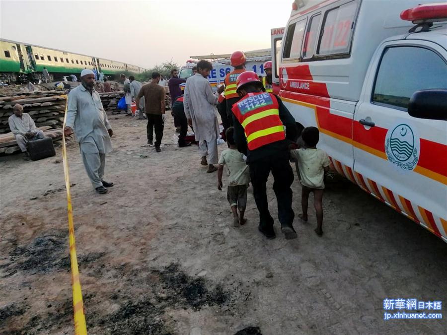 （国际）（4）巴基斯坦火车相撞造成至少13人死亡