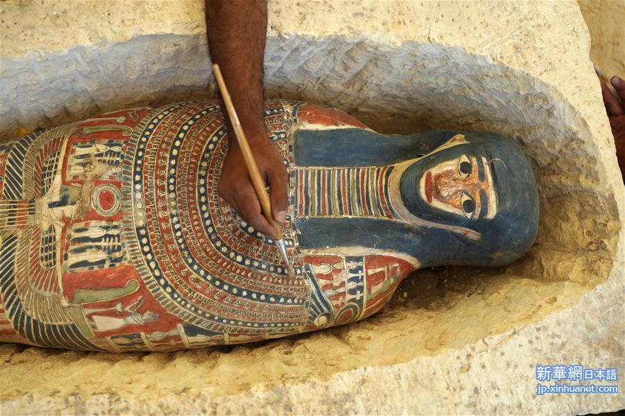 （国际）（1）埃及4500年历史的弯曲金字塔内部墓室向游客开放
