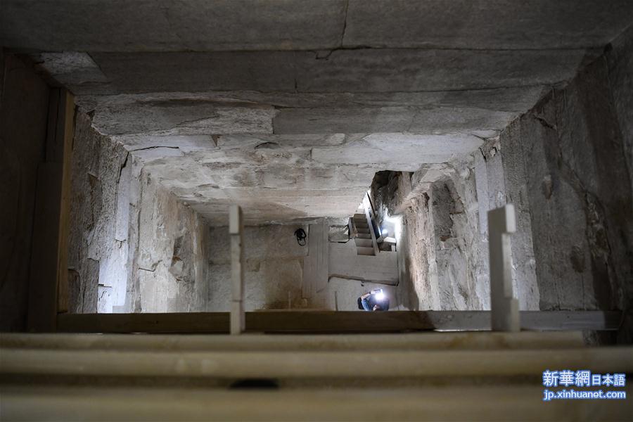 （国际）（3）埃及4500年历史的弯曲金字塔内部墓室向游客开放