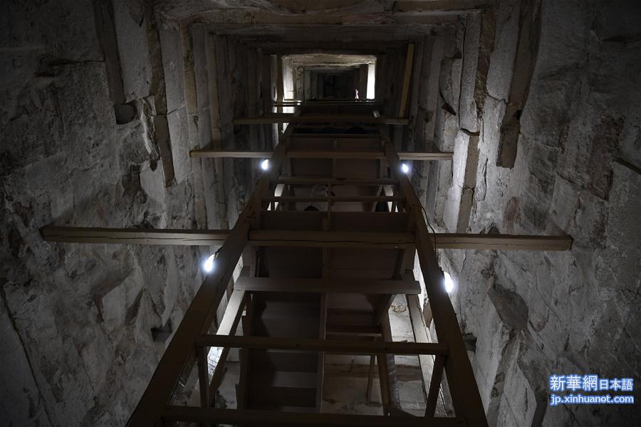 （国际）（4）埃及4500年历史的弯曲金字塔内部墓室向游客开放