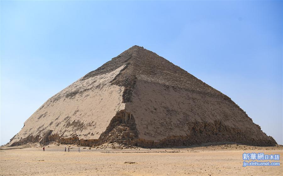 （国际）（5）埃及4500年历史的弯曲金字塔内部墓室向游客开放