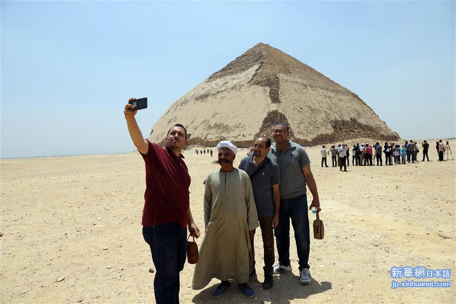 （国际）（8）埃及4500年历史的弯曲金字塔内部墓室向游客开放
