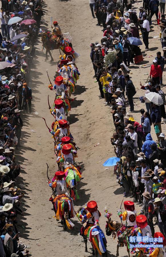 （体育）（10）拉萨河谷举行传统赛马活动