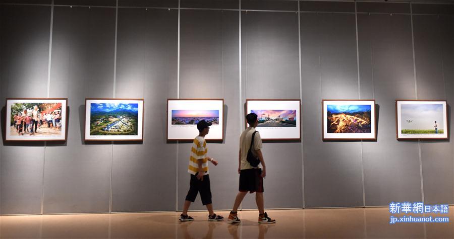 （图文互动）（5）“田野上的史诗——河南乡土摄影70年”在郑州举办