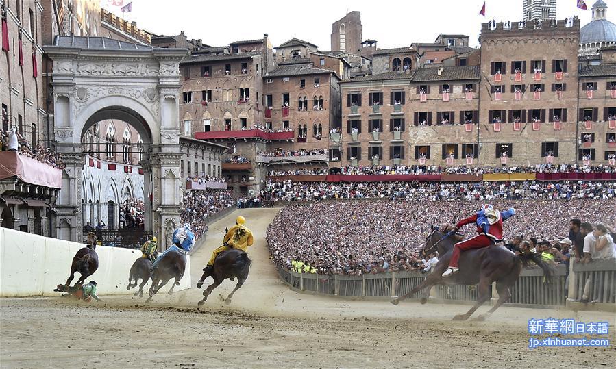 （体育）（4）赛马——意大利锡耶纳赛马节举行