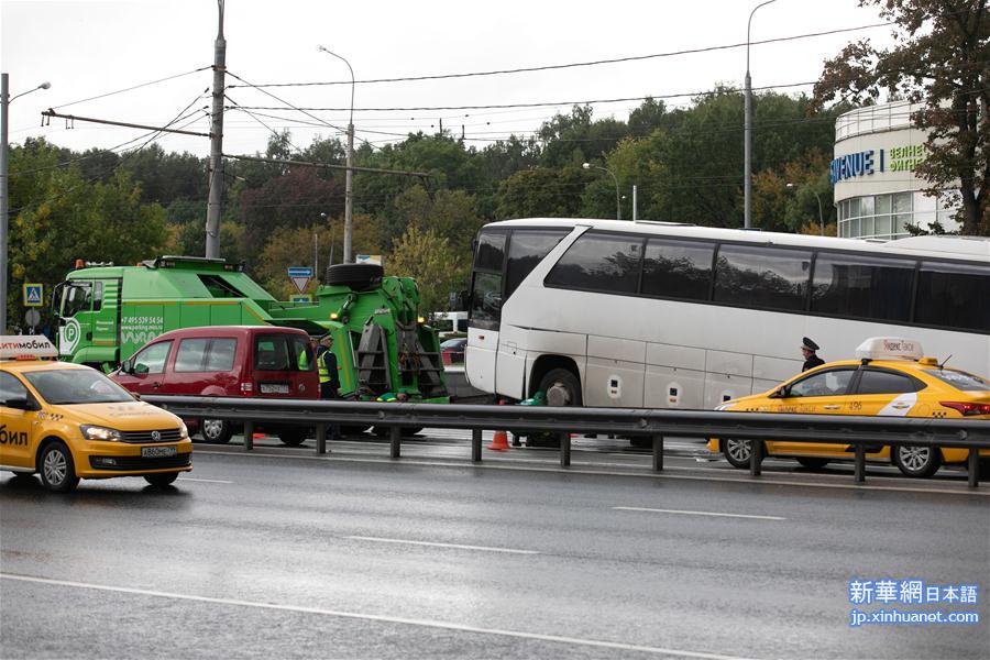 （国际）（5）一载有中国游客大巴在莫斯科发生交通事故致10余人受轻伤