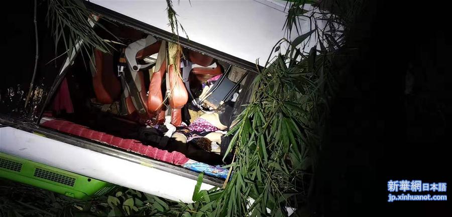 （国际）（3）中国旅游团在老挝遭遇车祸多人伤亡