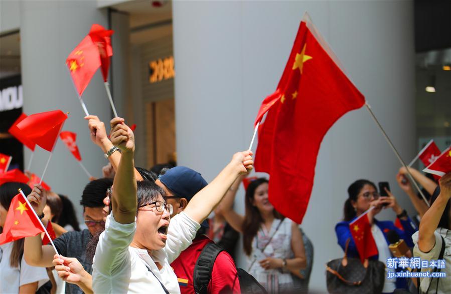 （社会）（1）香港举行爱国快闪活动