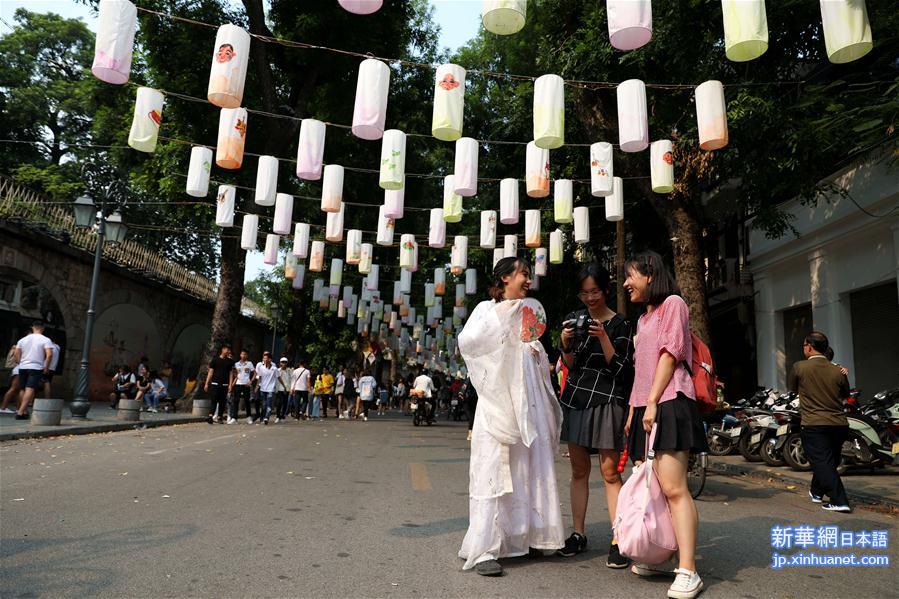 （国际）（4）越南首都街头中秋氛围浓 