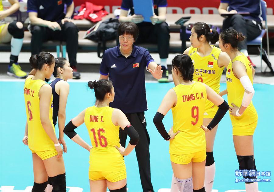 （体育）（11）排球——女排世界杯：中国队战胜美国队 
