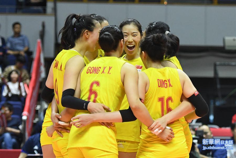 （体育）（16）排球——女排世界杯：中国队战胜美国队 
