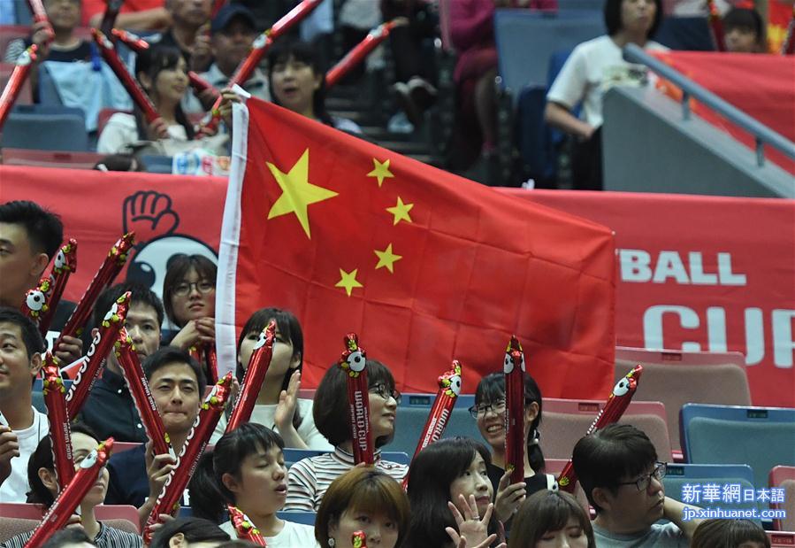 （体育）（5）排球——女排世界杯：中国队战胜塞尔维亚队