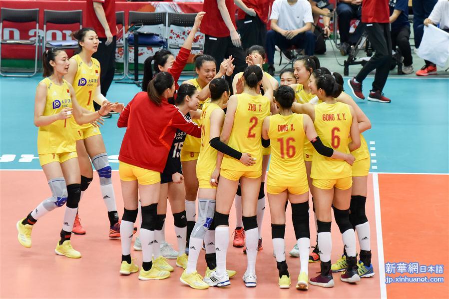 （体育）（12）排球——女排世界杯：中国队战胜塞尔维亚队