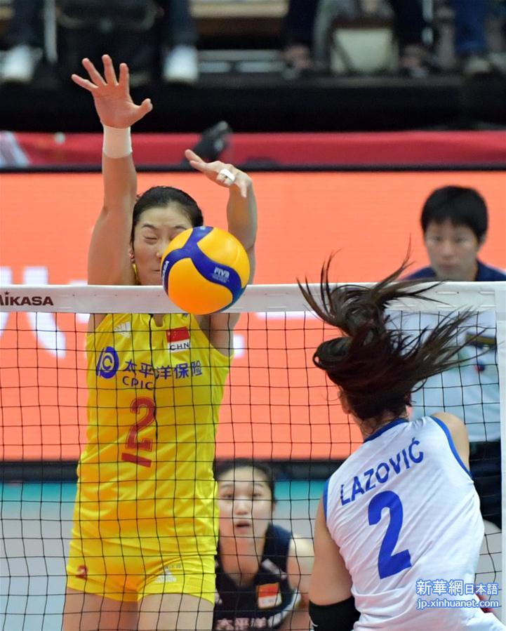 （体育）（14）排球——女排世界杯：中国队战胜塞尔维亚队
