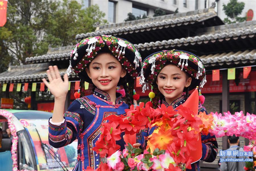 （文化）（2）云南墨江国际双胞胎文化节举行花车巡游