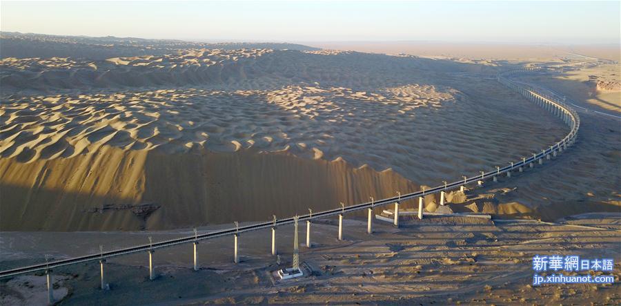 （美丽中国）（4）沙漠中筑大桥——俯瞰敦格铁路沙山沟特大桥