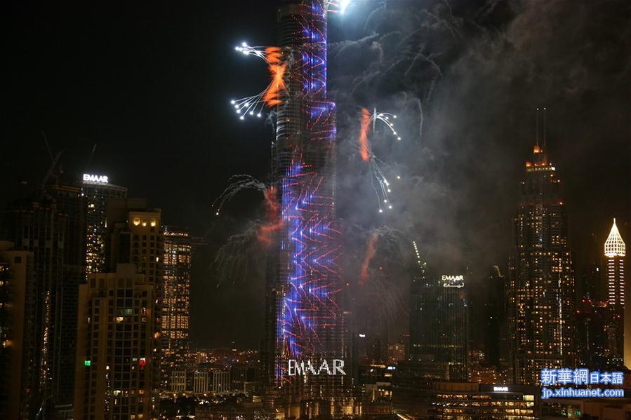 （国际）（4）迪拜哈利法塔上演跨年烟火秀