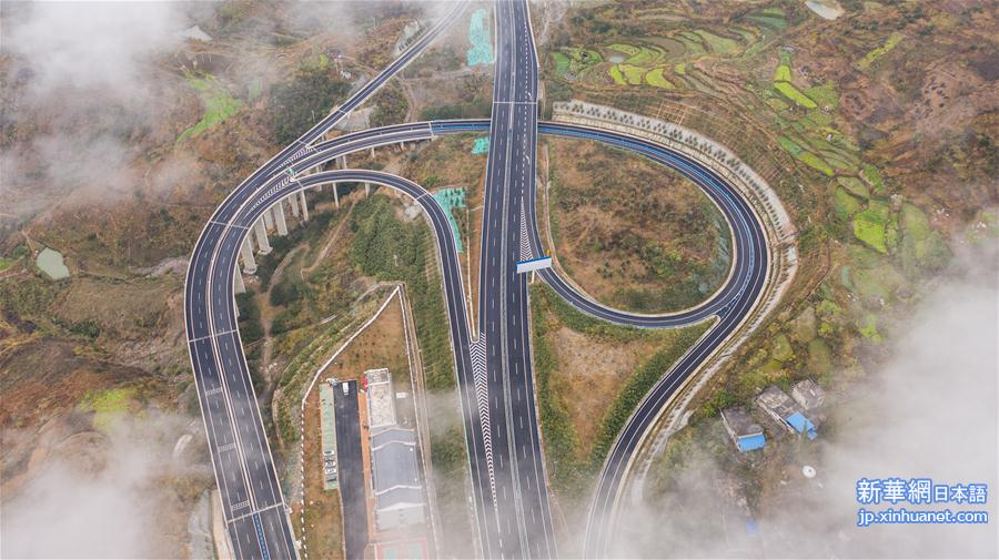 （经济）（11）贵州：紫望、平罗两条高速公路通车运营