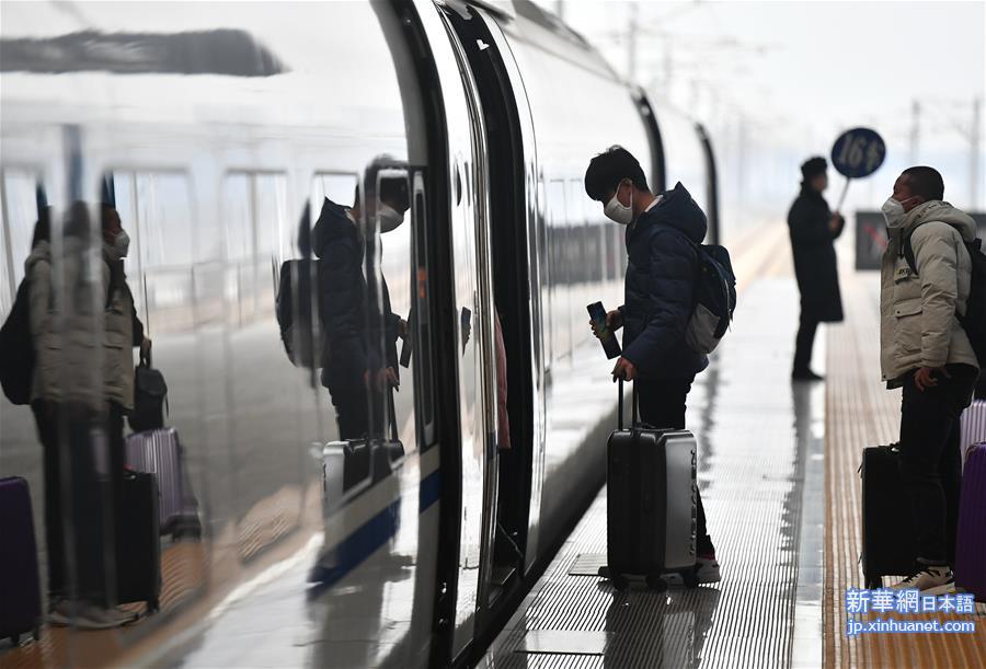 （聚焦疫情防控）（4）陕西：务工人员乘高铁专列复工