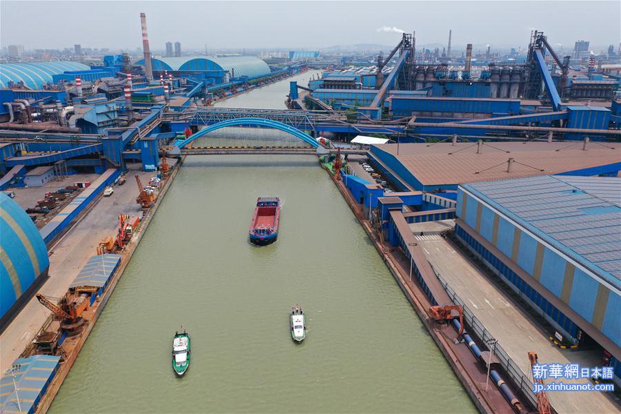 （经济）（1）长江流域首艘千吨级纯电动货船在江苏常州试航