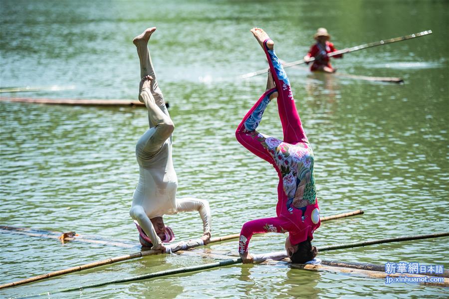 （体育）（4）全民健身——竹海湖上独竹漂