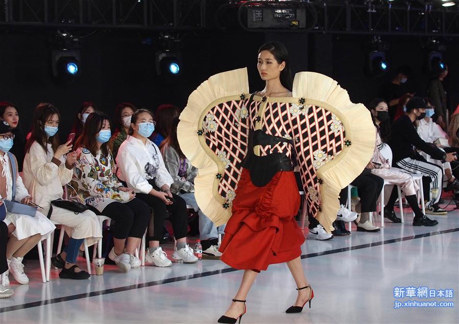 （社会）（2）新锐东华2020——大学生创意时装秀在沪上演