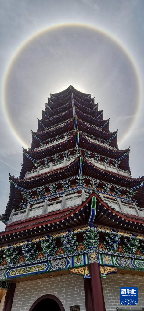 上空に光の輪「日暈」が出現 重慶市巫渓県