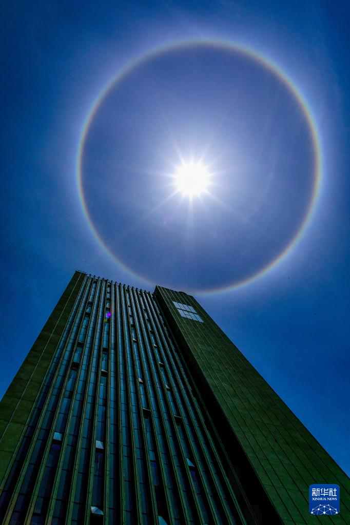 上空に光の輪「日暈」が出現 重慶市巫渓県