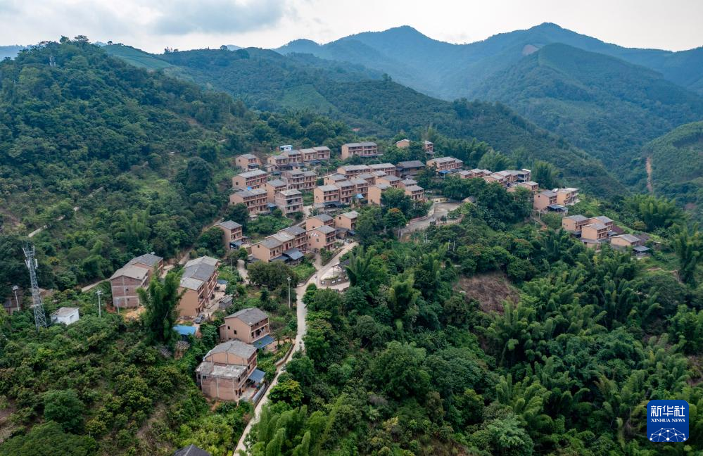 チワン族の民族文化で村を活性化 中国雲南省坡芽村