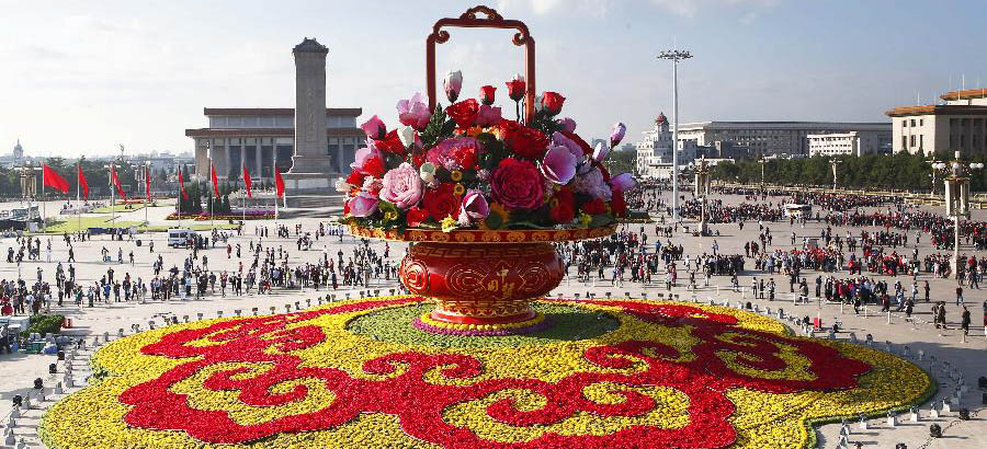 天安門広場の中心に「大型花籠」の据えが完了
