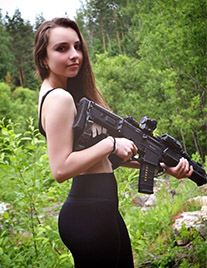 ロシア美少女、家に大量のライフル