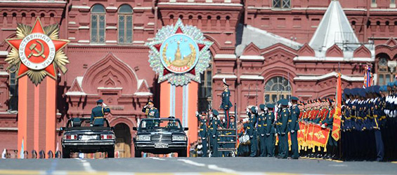 ロシア、大祖国戦争勝利７０周年記念閲兵式を行い