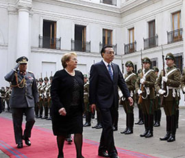 李克強総理、チリのバチェレ大統領が行う歓迎式に出席