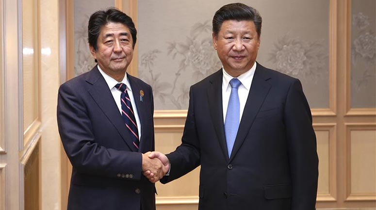 習近平主席が日本の安倍晋三首相と会見