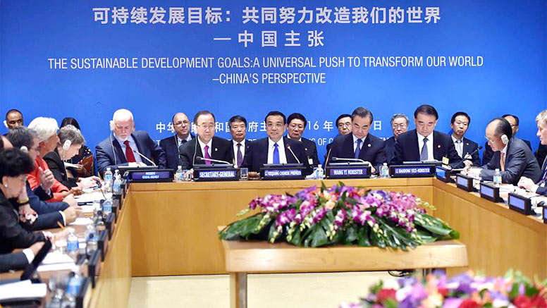 李克強総理が持続可能な開発のための2030アジェンダをテーマとする座談会を主宰