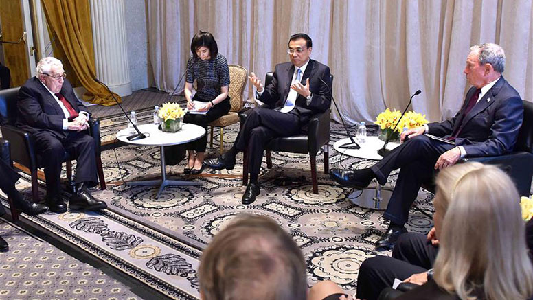 李首相、米経済、シンクタンク、メディア界代表と会談