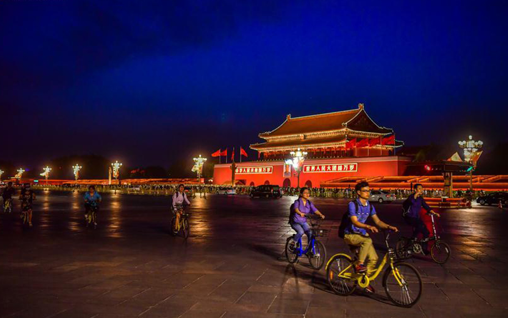 北京:輝く夜景で「一帯一路」の盛会を迎え