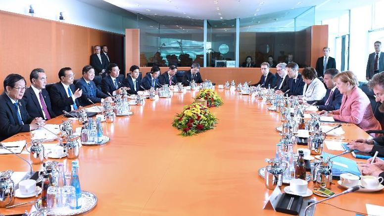 李克強総理、メルケル独首相と中国・ドイツ首相年度会合