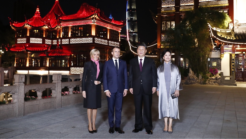 習近平主席と彭麗媛夫人、上海でマクロン仏大統領夫妻と会見