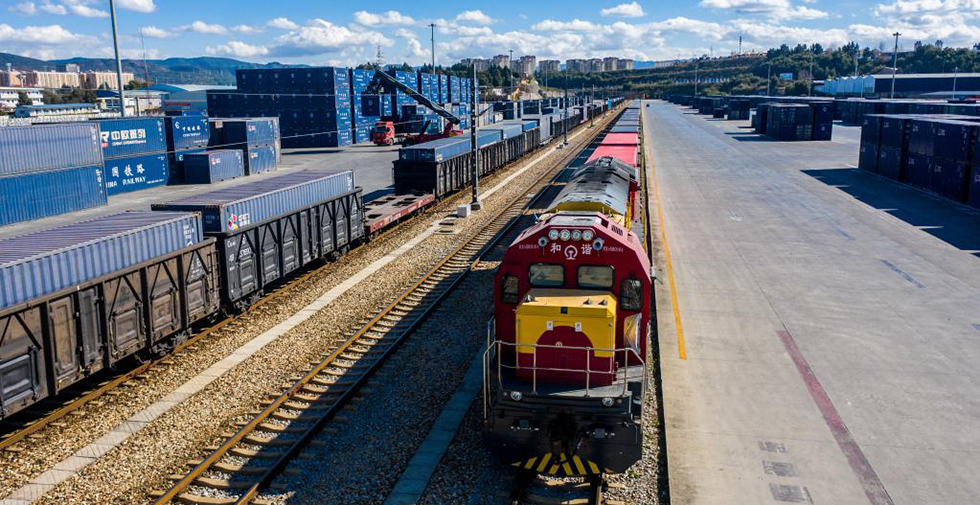 中国ラオス鉄道、新年第１便の国際貨物列車が出発
